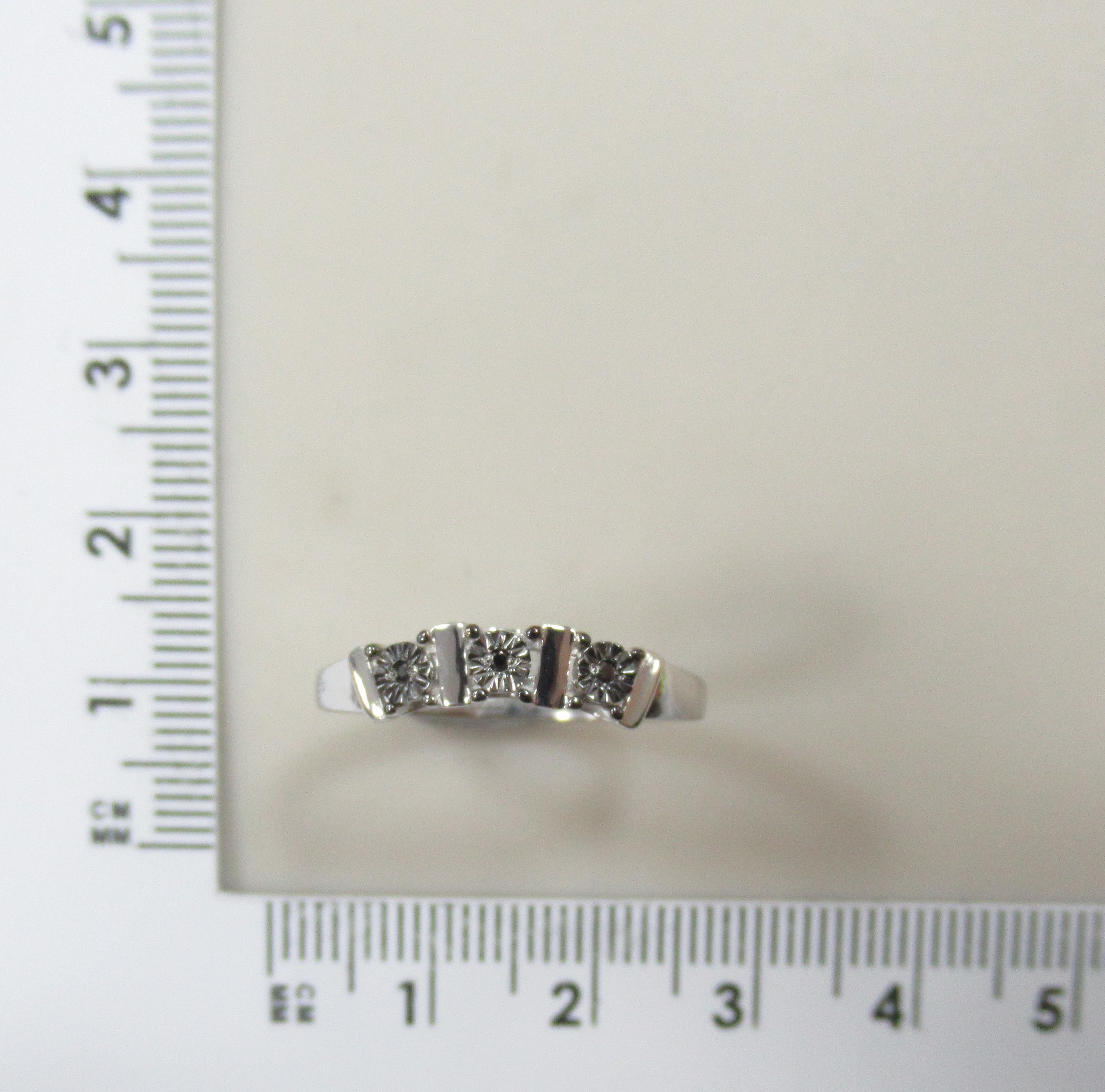 Серебряное кольцо с черными бриллиантами